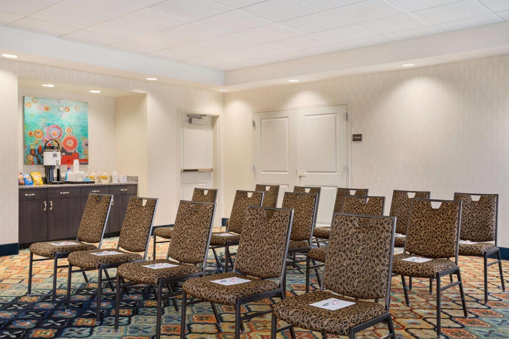 Hampton Inn&suites Mill Civic 3*